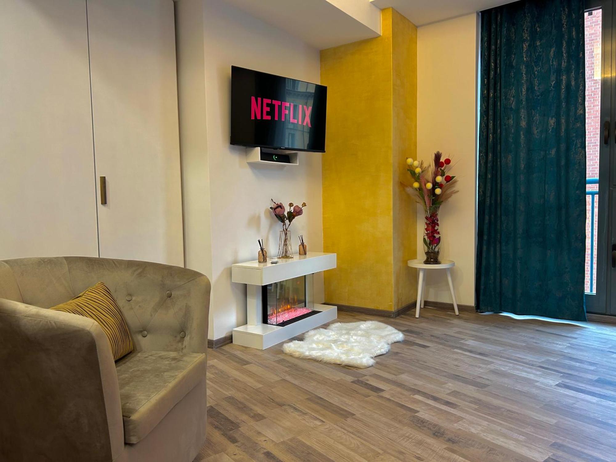Deluxe - Jacuzzi - Private Parking Apartment *