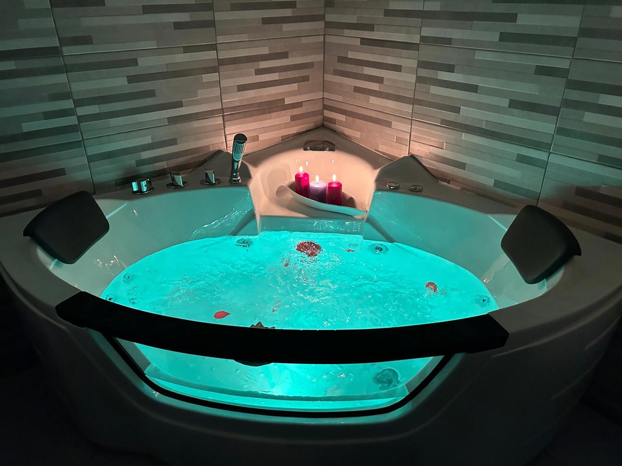 Deluxe - Jacuzzi - Private Parking Turin